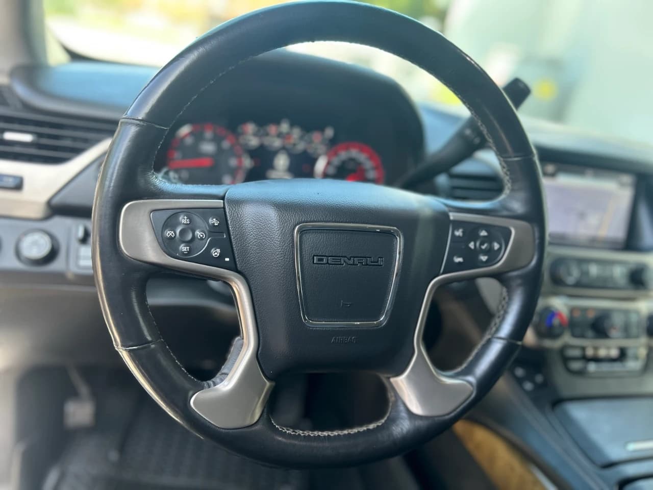 2016 GMC Yukon XL - Image 10