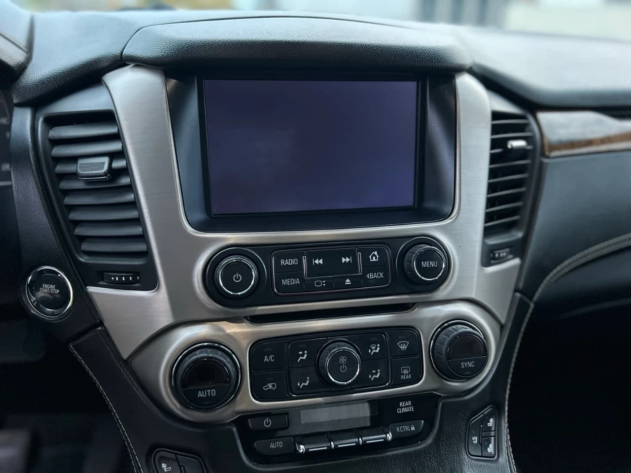 2015 GMC Yukon XL - Image 10