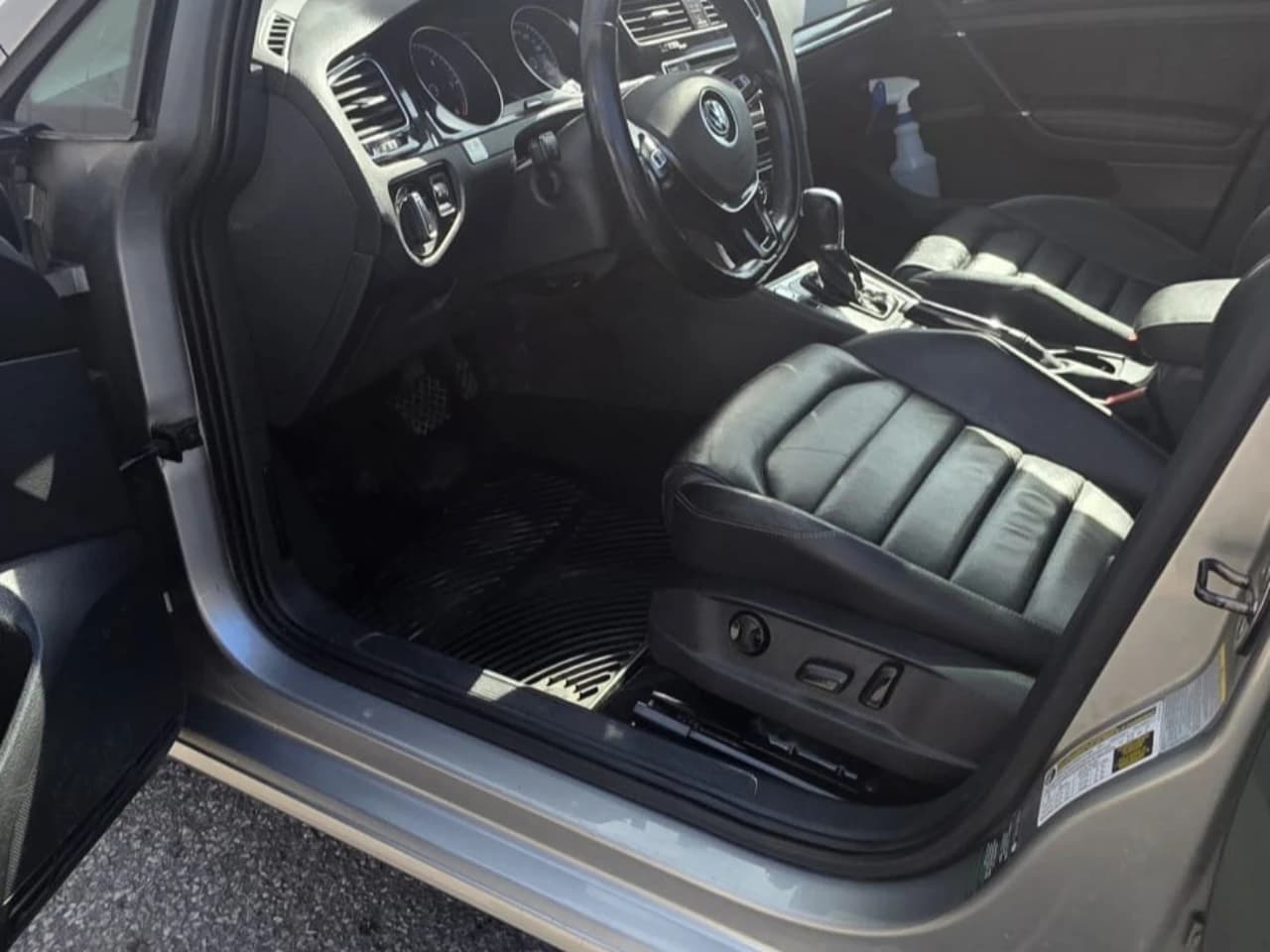 2015 Volkswagen Golf Sportwagon - Image 9