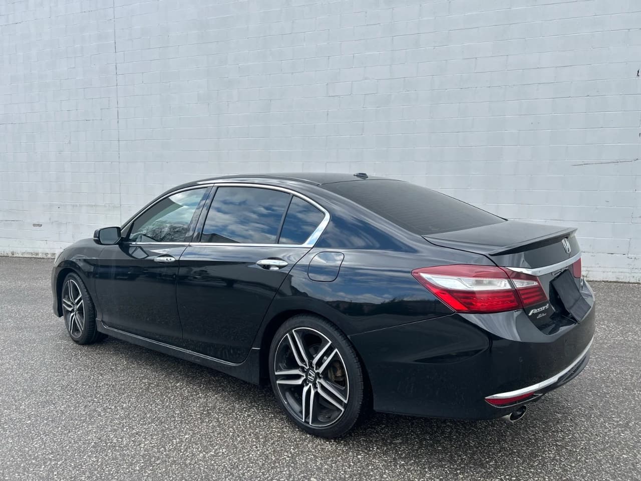 2016 Honda Accord Sedan - Image 2