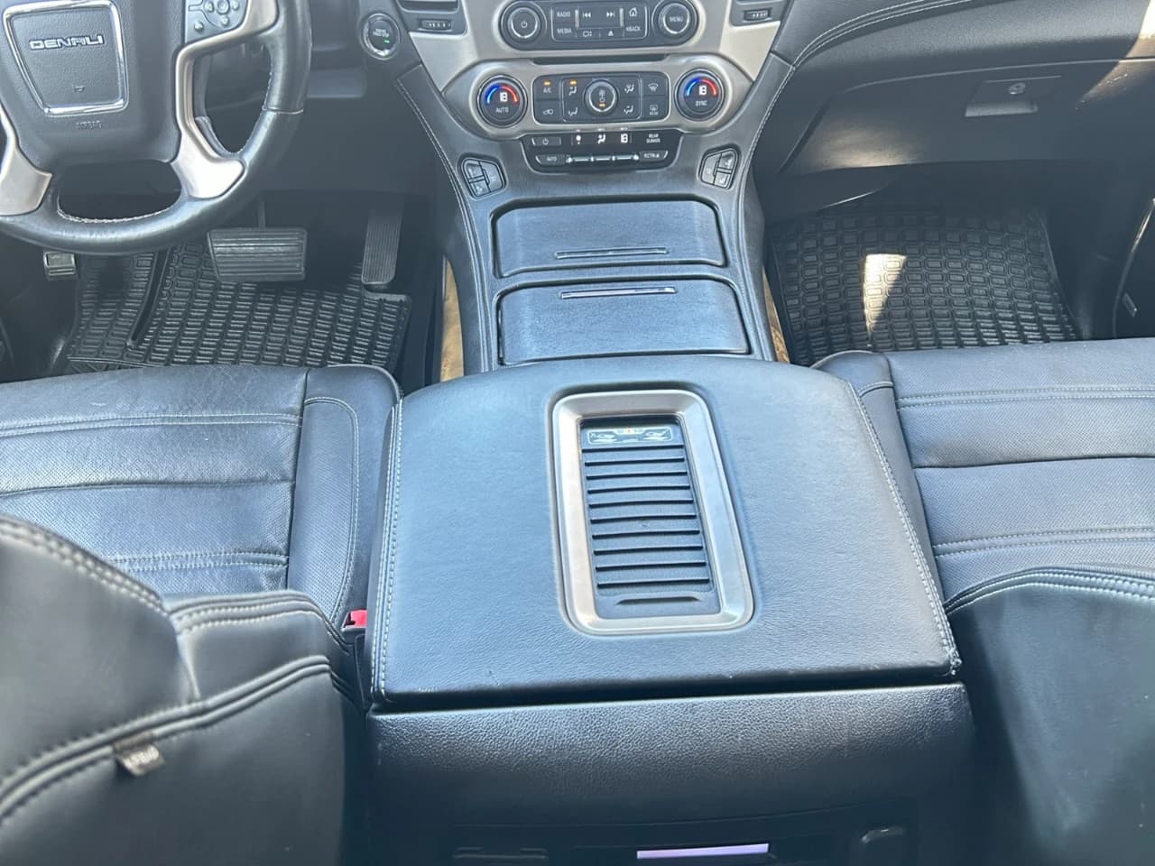 2016 GMC Yukon XL - Image 12