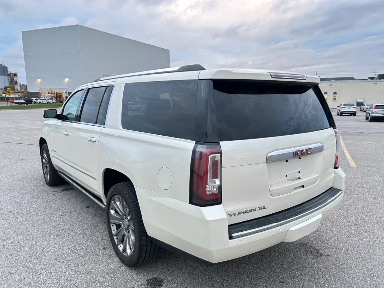 2015 GMC Yukon XL - Image 6
