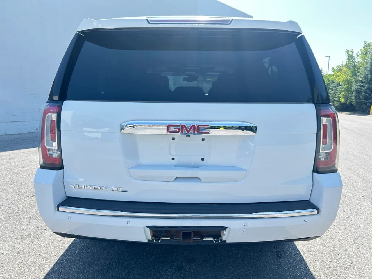 2016 GMC Yukon XL - Image 8