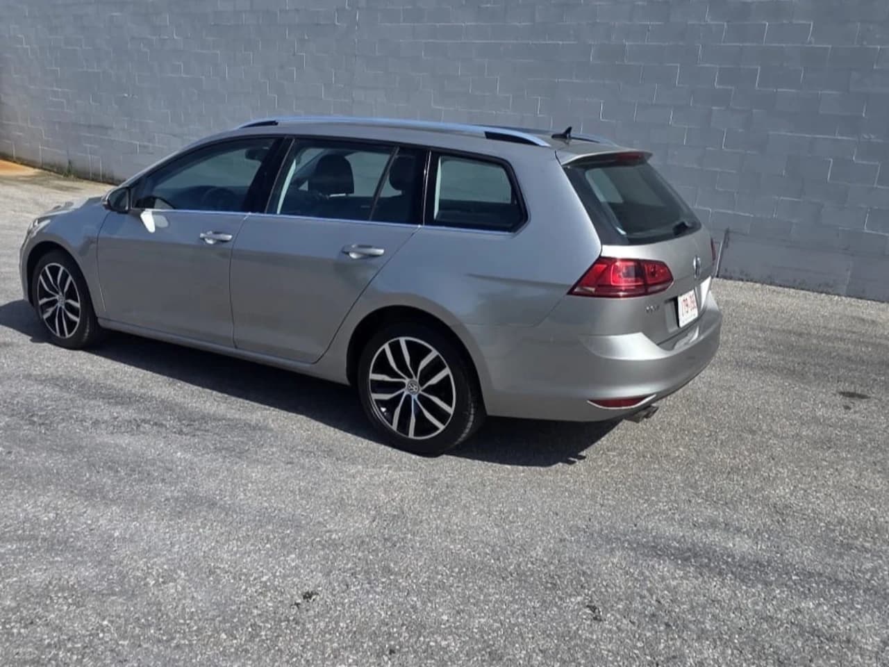 2015 Volkswagen Golf Sportwagon - Image 19