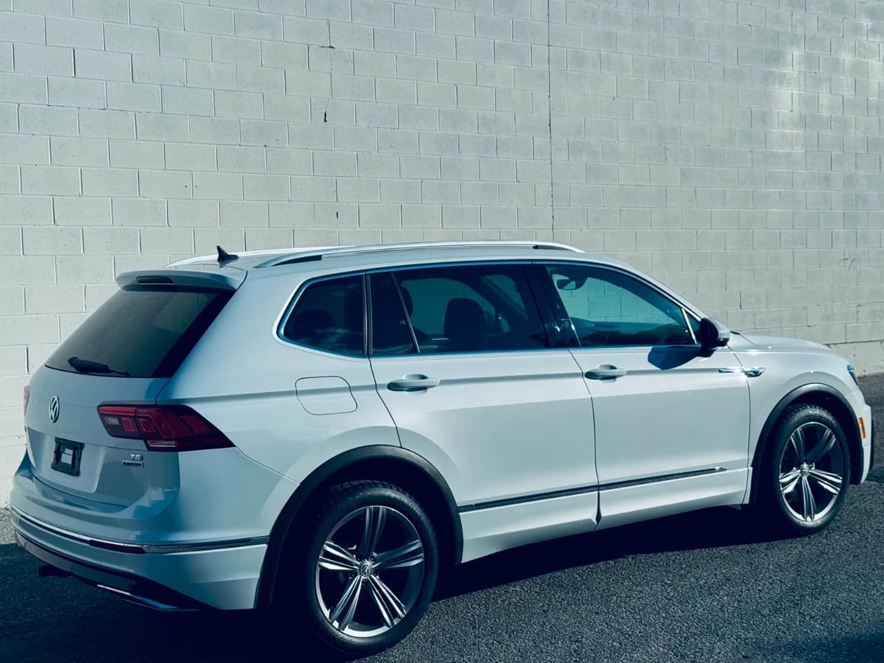 2018 Volkswagen Tiguan - Image 5