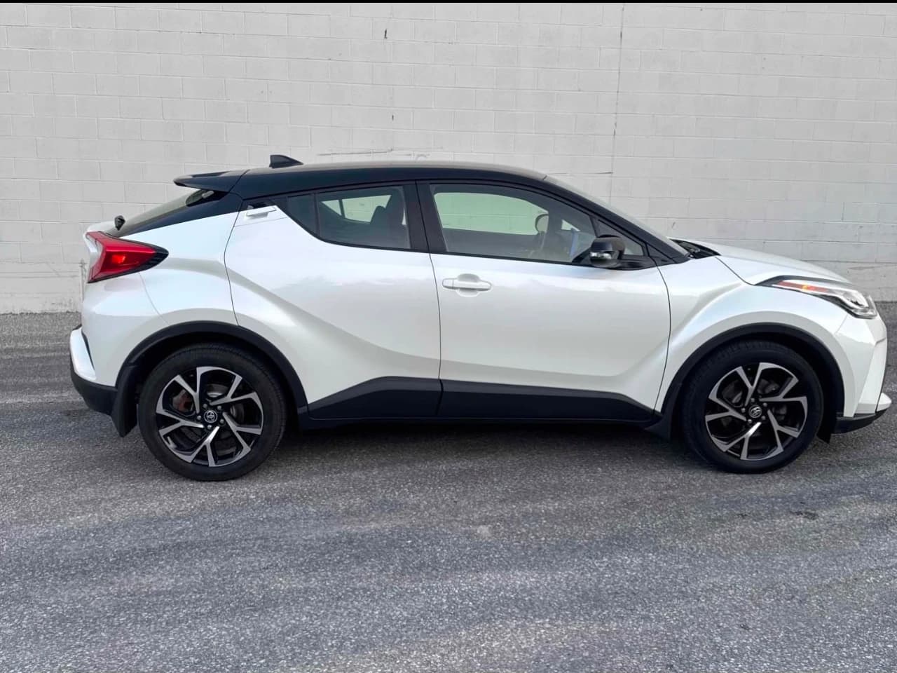 2021 Toyota C-HR - Image 2